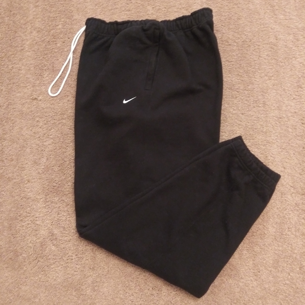 NIKE SINGLE SWOOSH JOGGERS (BLACK)